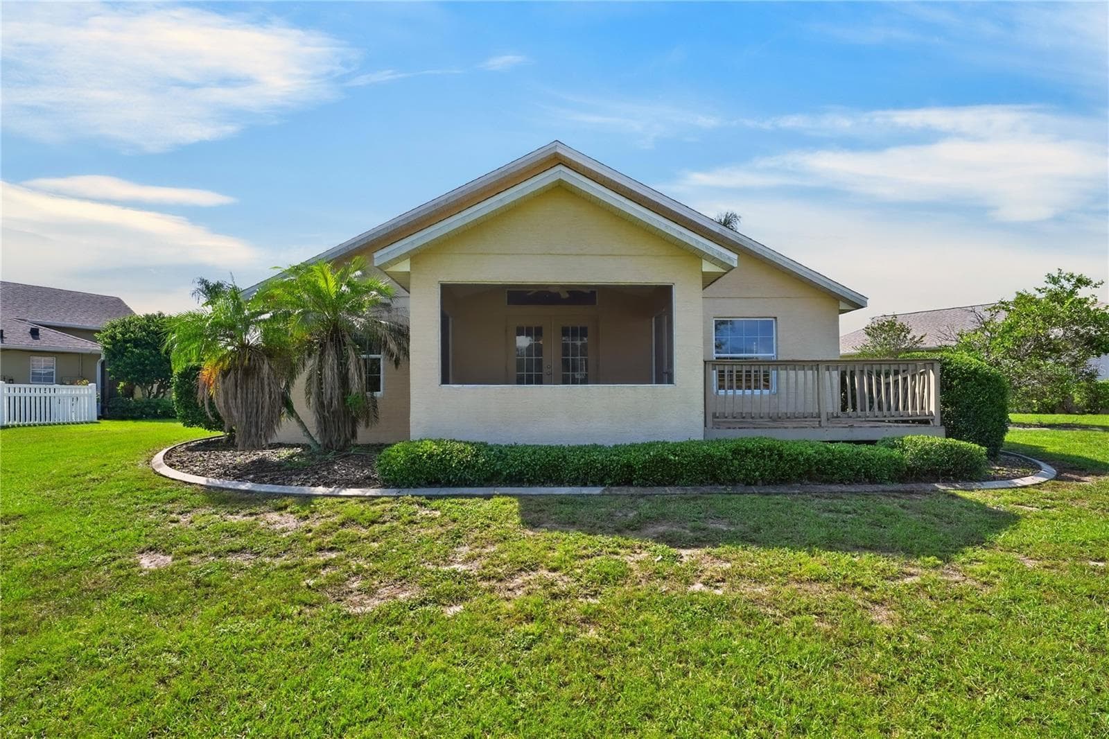 Back Screen Room & Open Deck - 90 GOLFVIEW CIR, UMATILLA