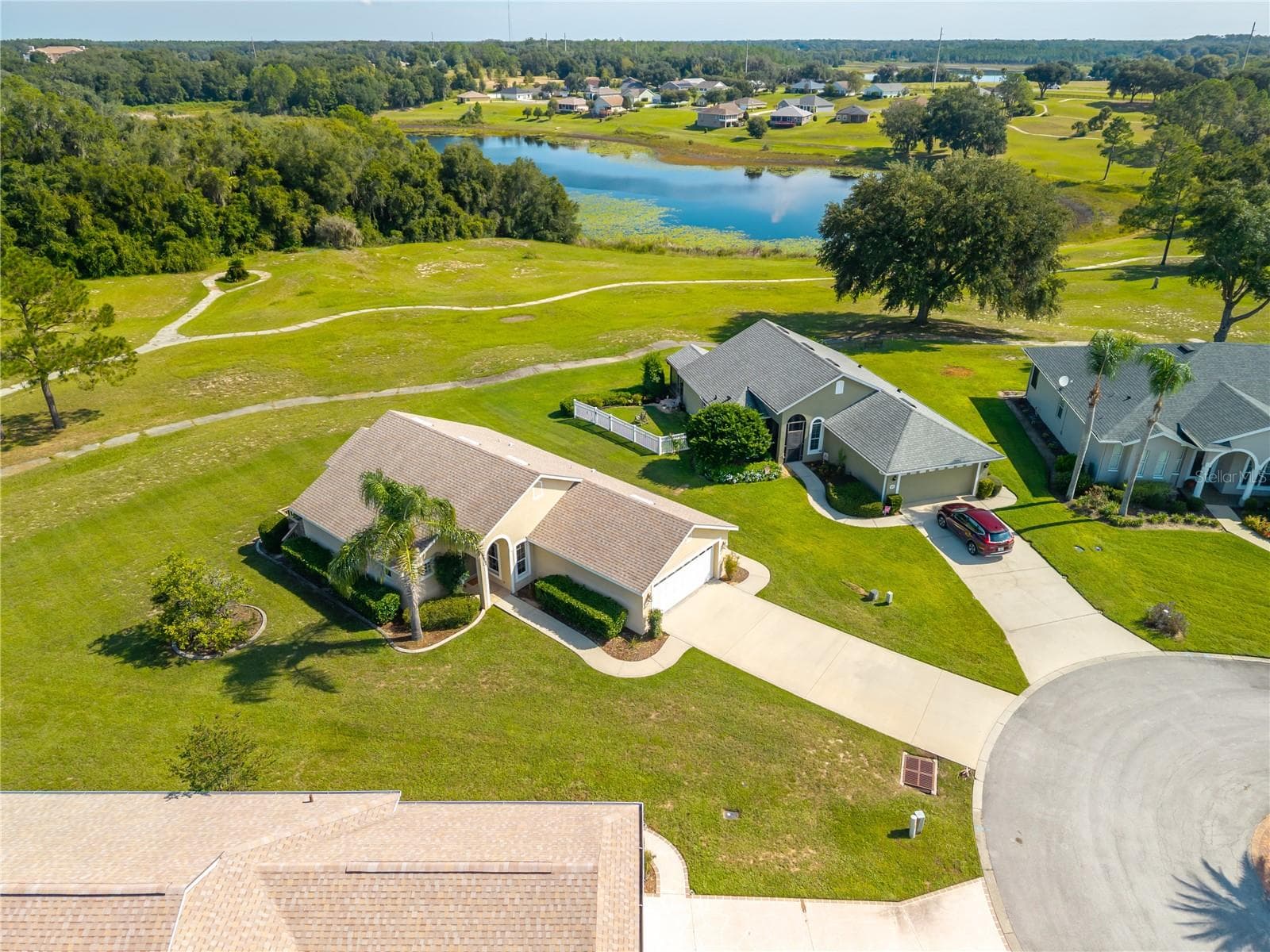 Walking trails with lake views - 90 GOLFVIEW CIR, UMATILLA