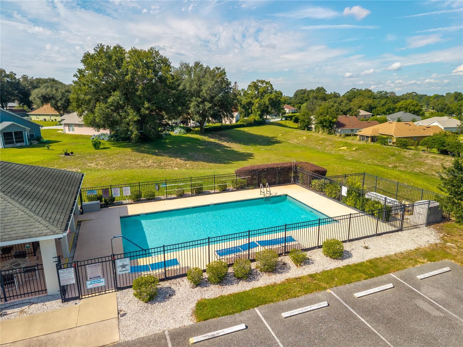 Community pool - 90 GOLFVIEW CIR, UMATILLA