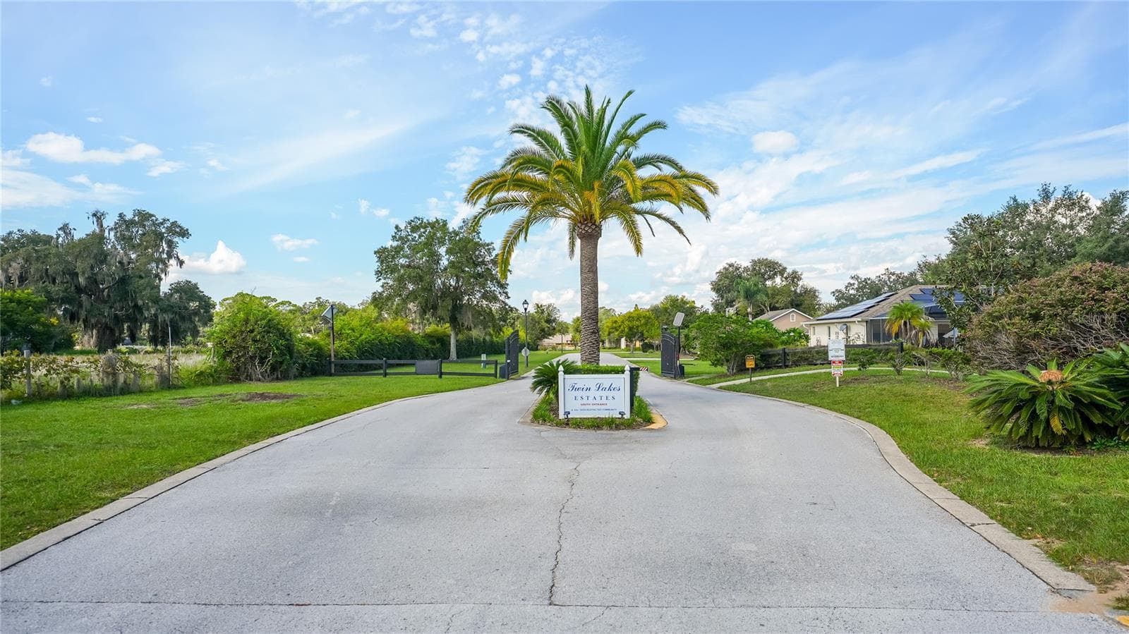 Gated community - 90 GOLFVIEW CIR, UMATILLA