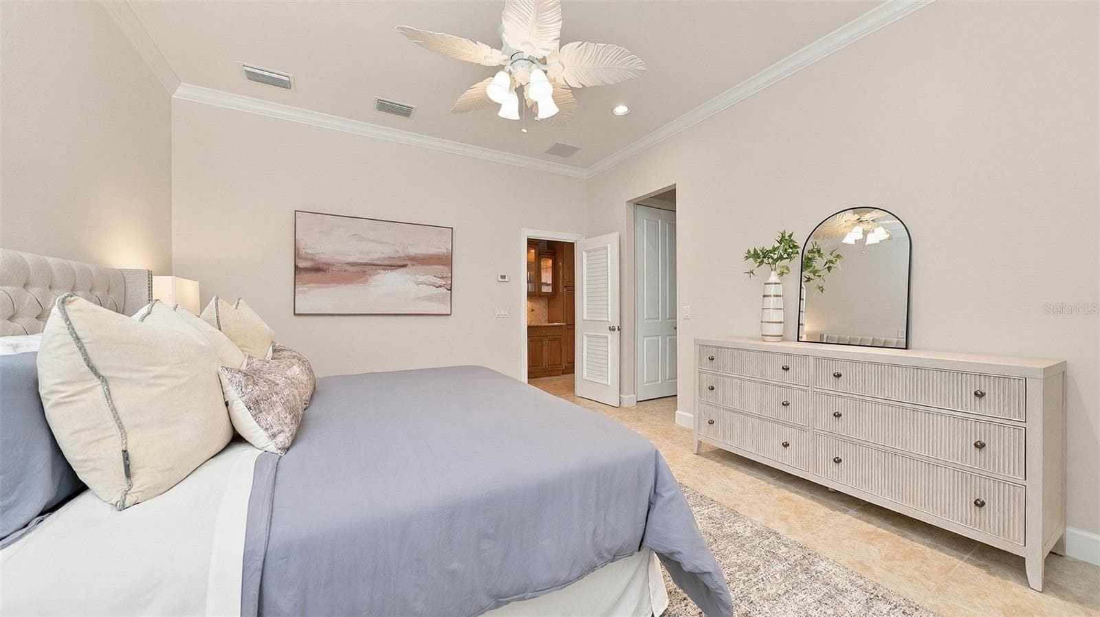 Single Family Residence at 640 GRANADA AVE, VENICE, photo 17 of 61