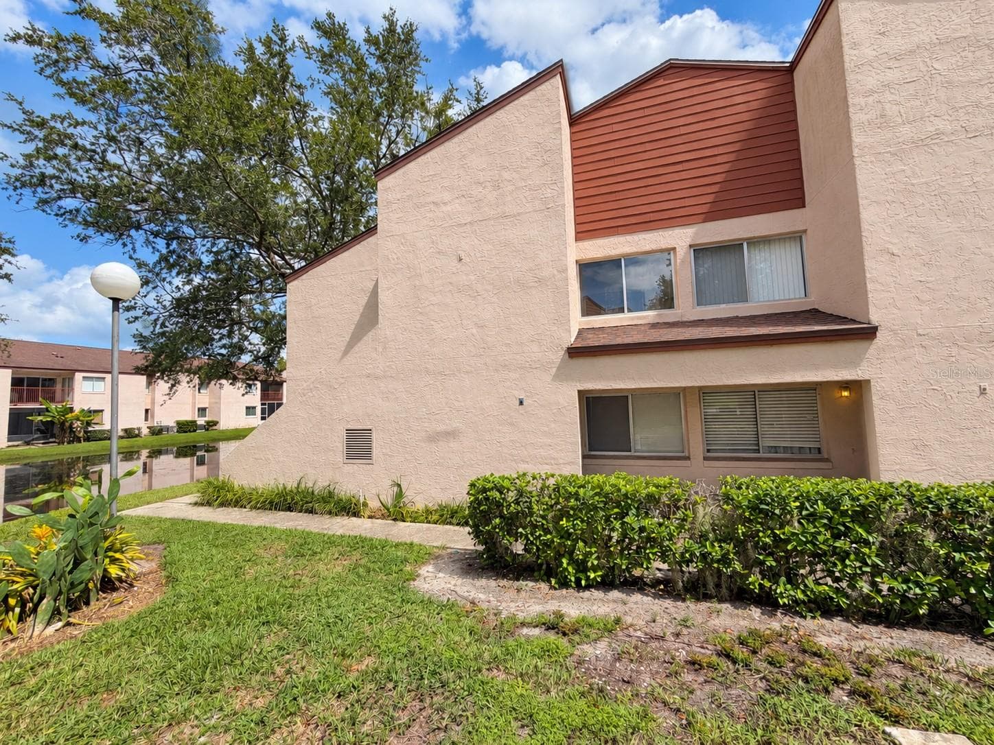 Side view. - 2527 CITRUS CLUB LN #3904, ORLANDO