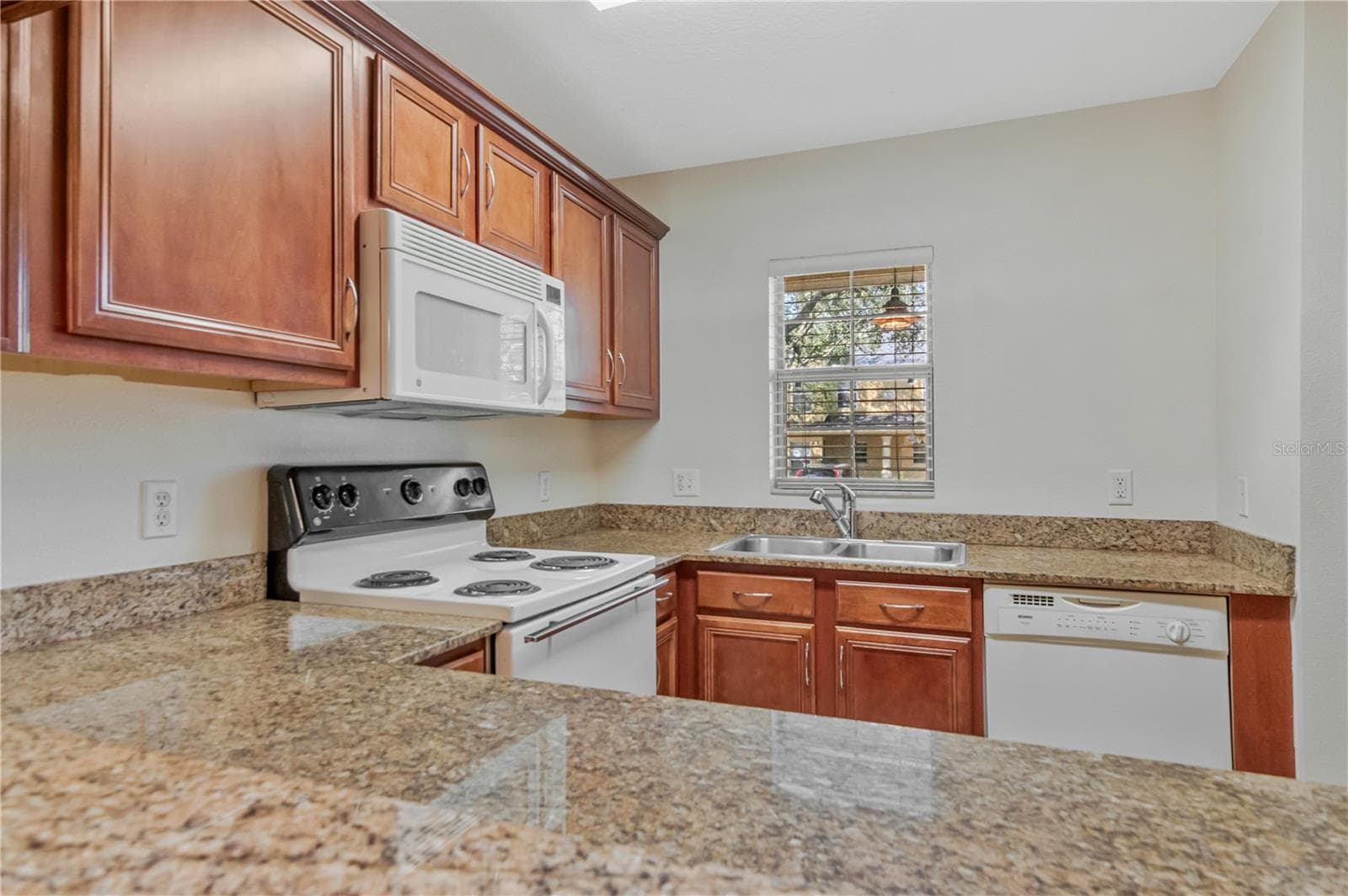 Townhouse at 233 PENMARK STONE PL, VALRICO, photo 7 of 47