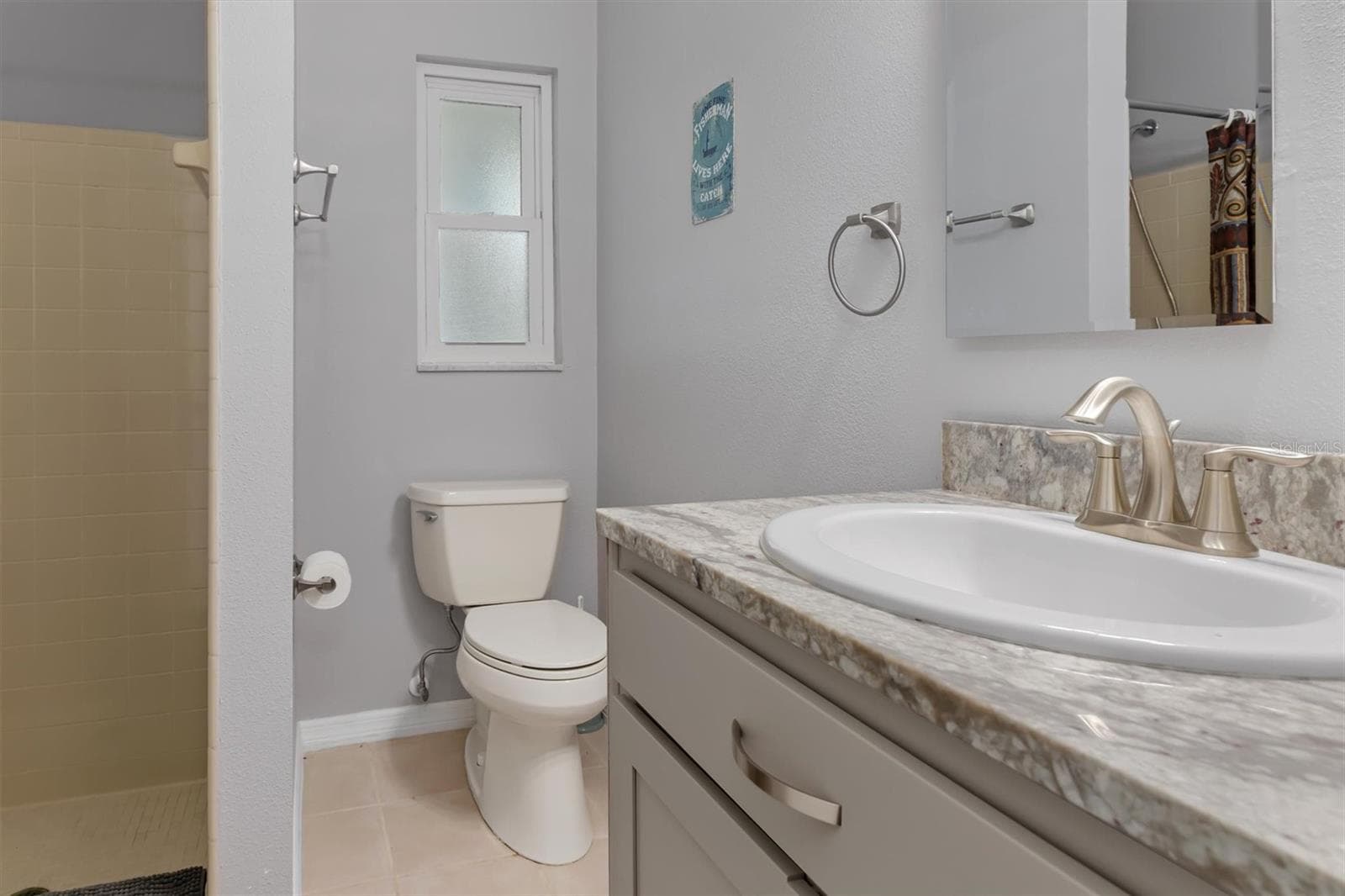 3rd full walk in shower bathroom in garage - 1433 LEMON BAY DR, ENGLEWOOD
