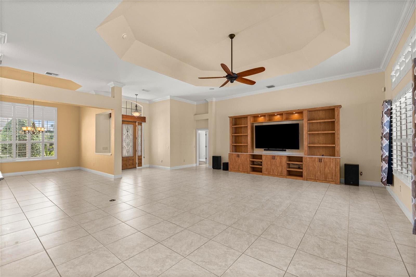 Living room. - 1126 MIONA SHORES DR, THE VILLAGES