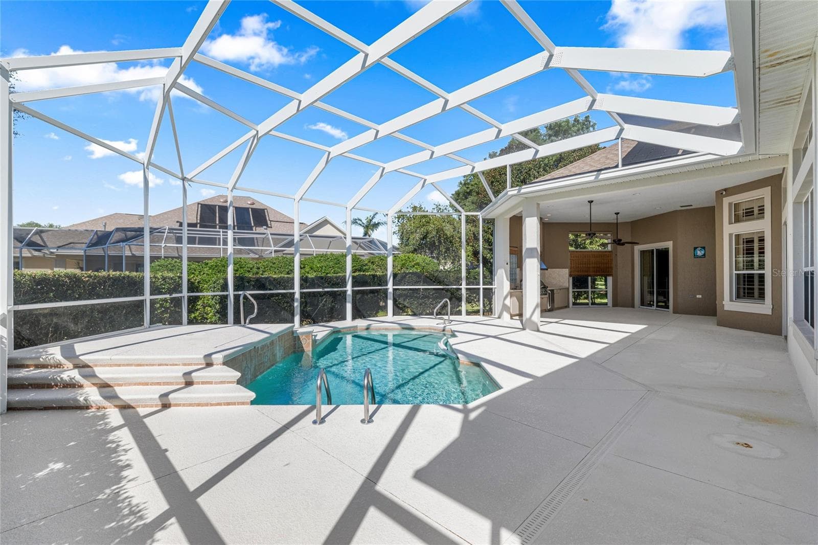 Salt water pool with Miona shore lake view. - 1126 MIONA SHORES DR, THE VILLAGES
