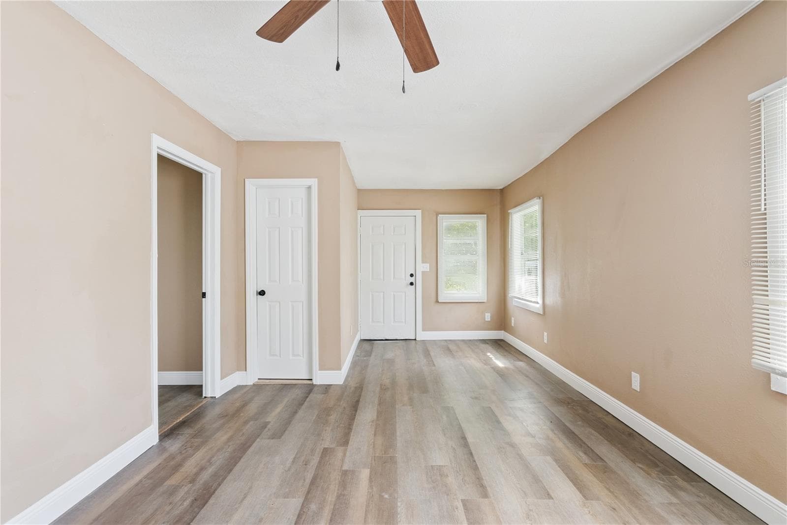 Duplex at 2112 LEE ST, ORLANDO, photo 13 of 48