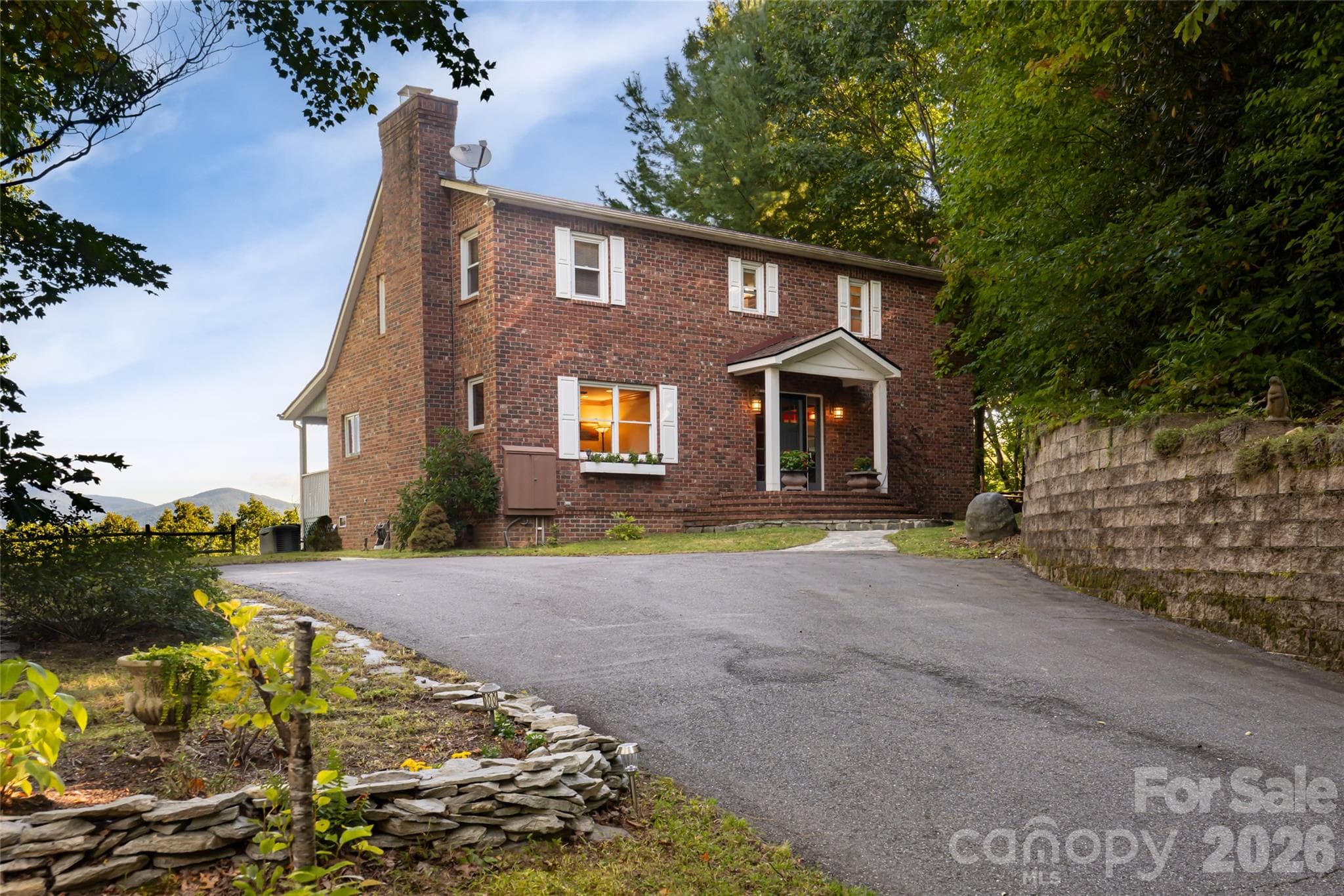 Front approach - 126 Wildflower Cove Drive, Swannanoa