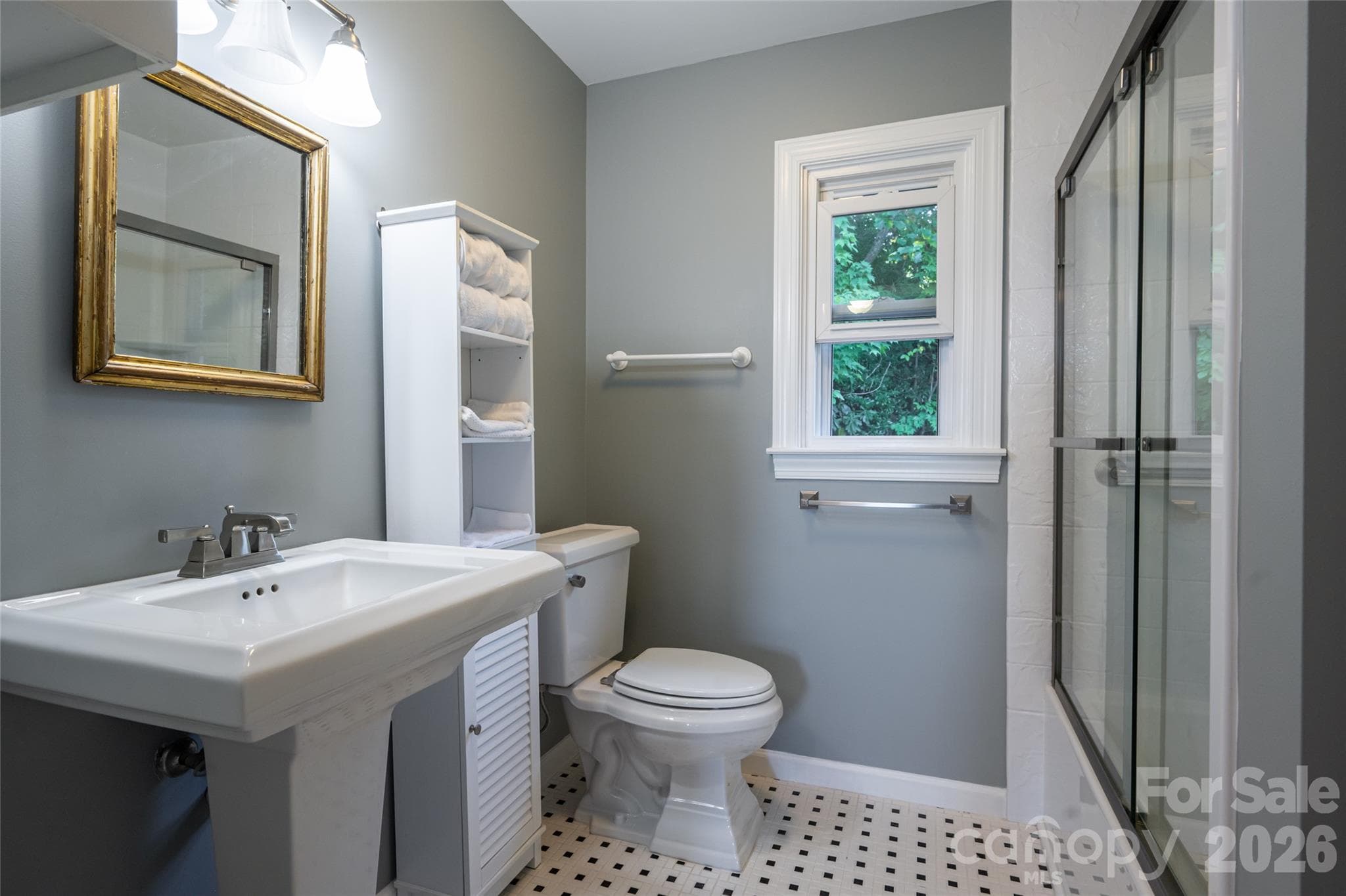 Guest Bathroom - 126 Wildflower Cove Drive, Swannanoa