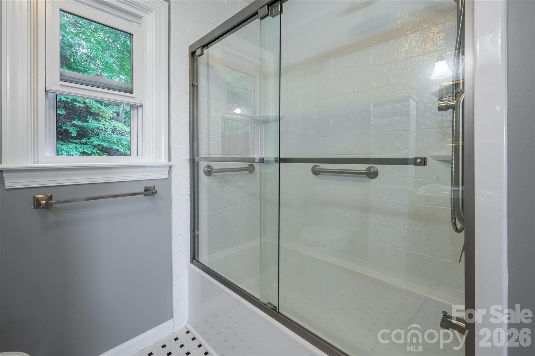 Guest Bathroom - 126 Wildflower Cove Drive, Swannanoa