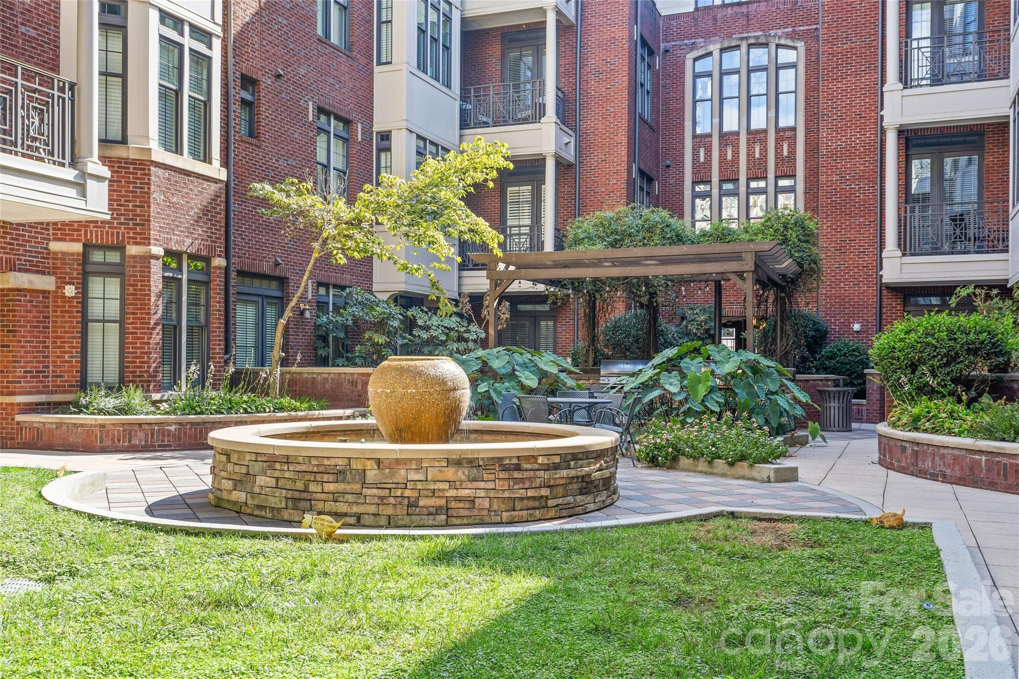 Condominium at 2810 Selwyn Avenue, Charlotte, photo 33 of 48