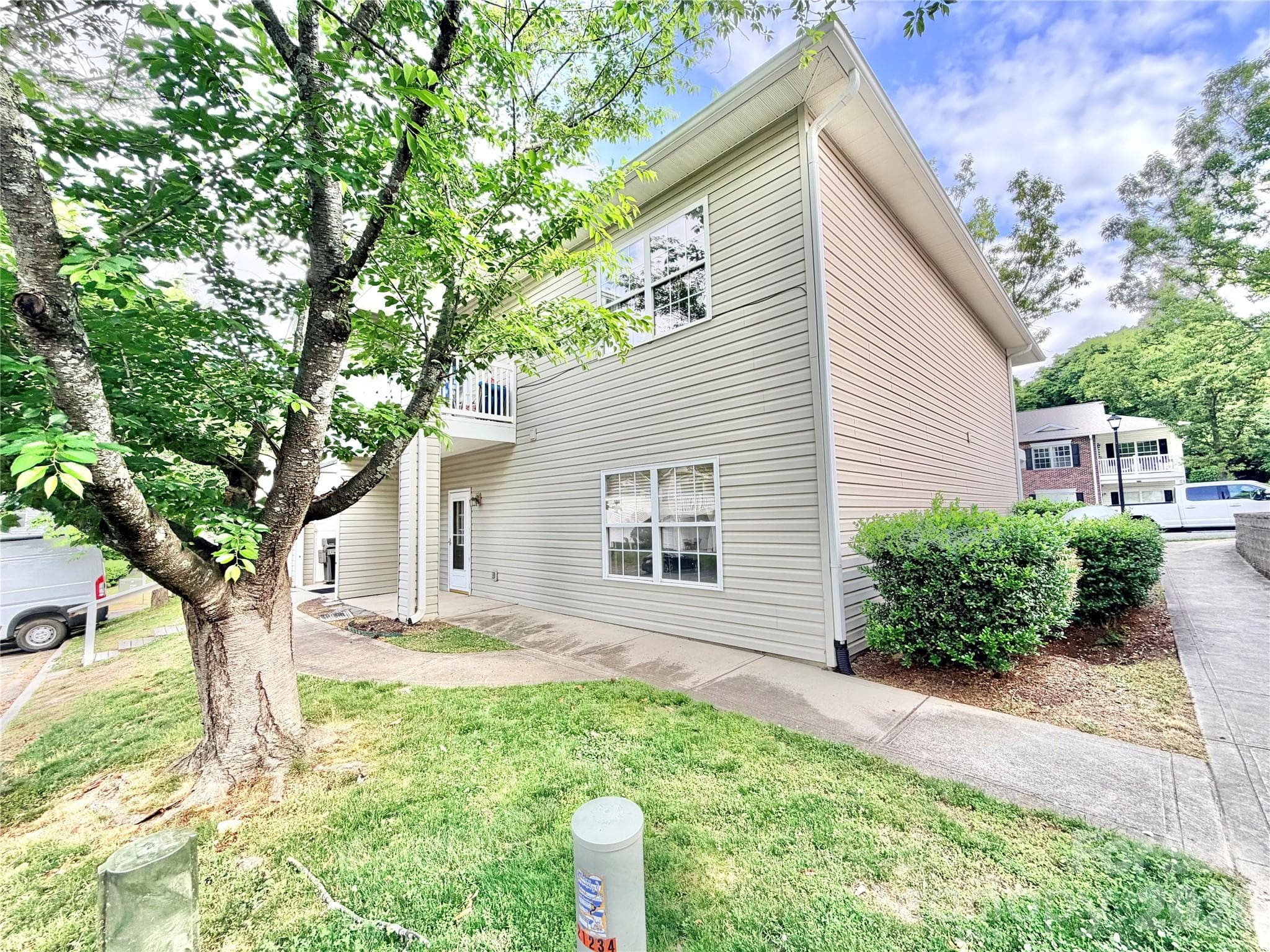 Condominium at 21230 Hickory Street, Cornelius, photo 4 of 22