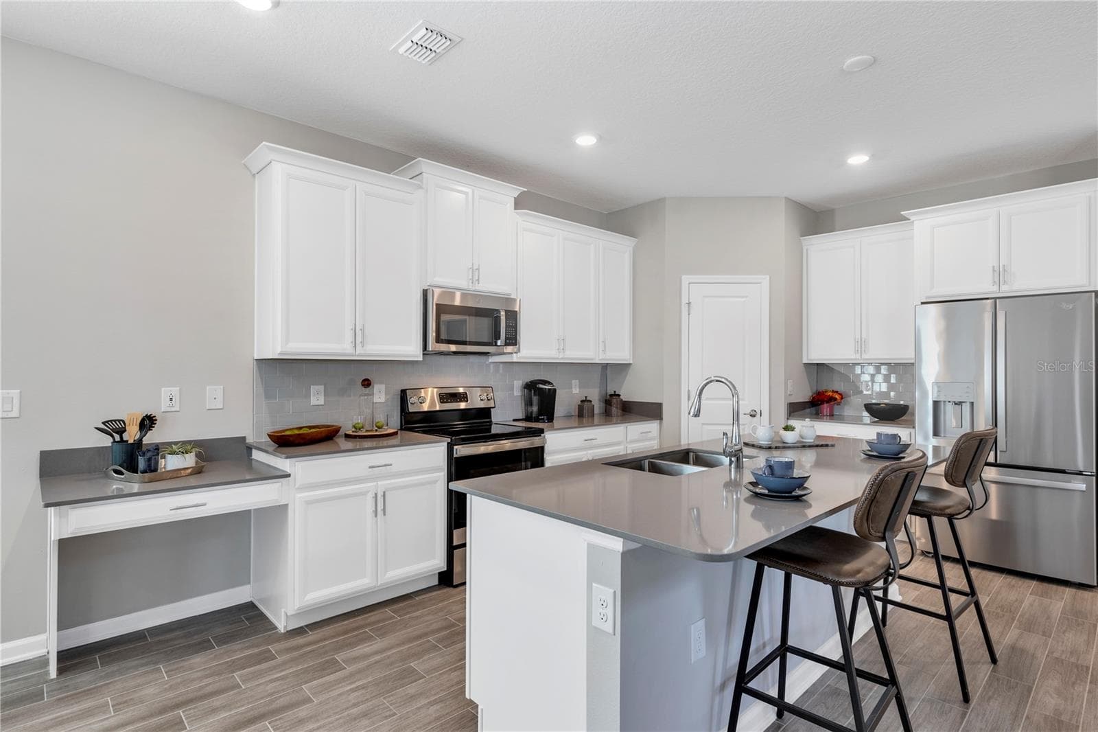 Single Family Residence at 6004 MEDITATION DR, CLERMONT, photo 2 of 21