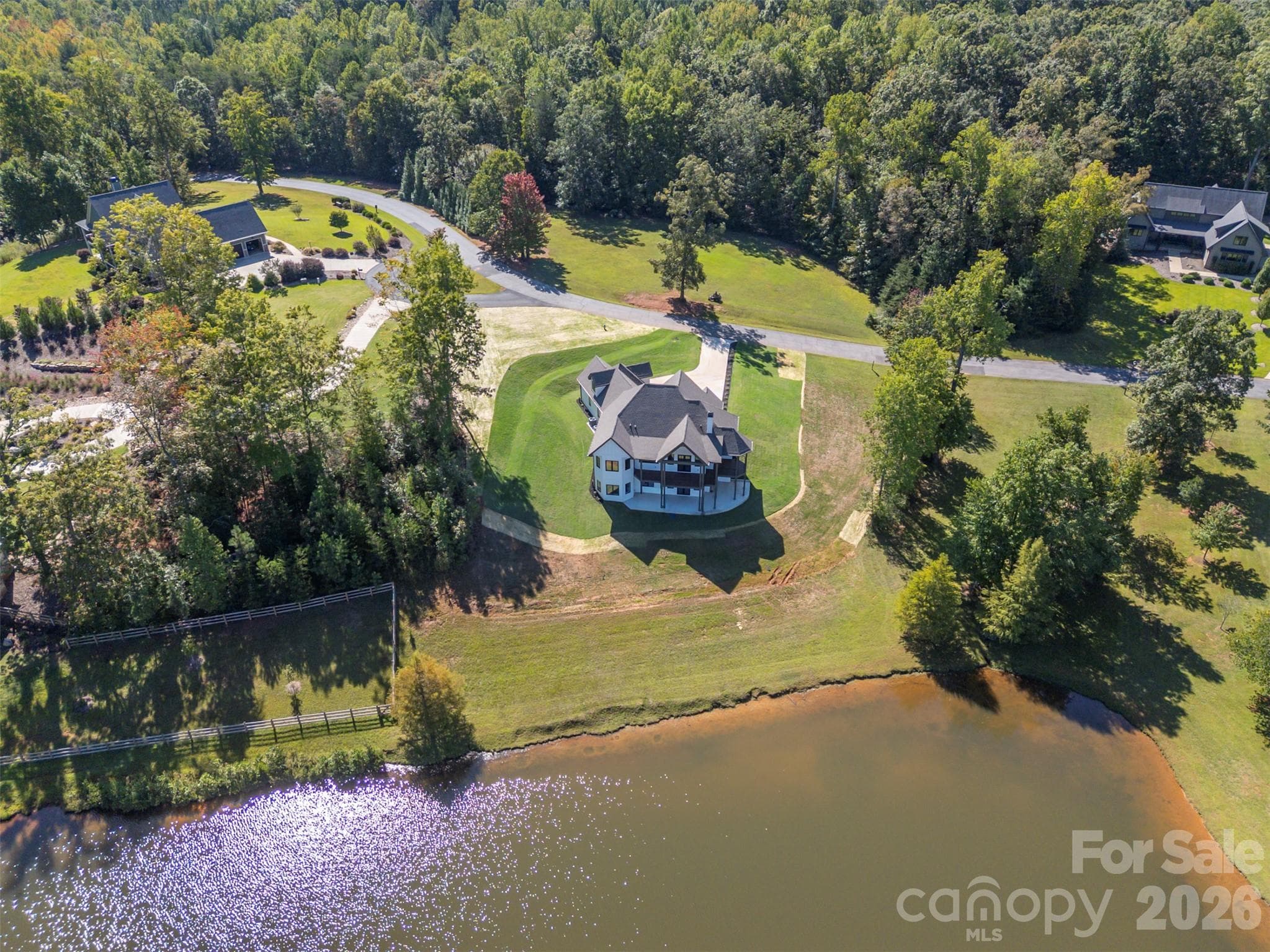 Single Family Residence at 438 Mapleton Lane, Columbus, photo 2 of 47