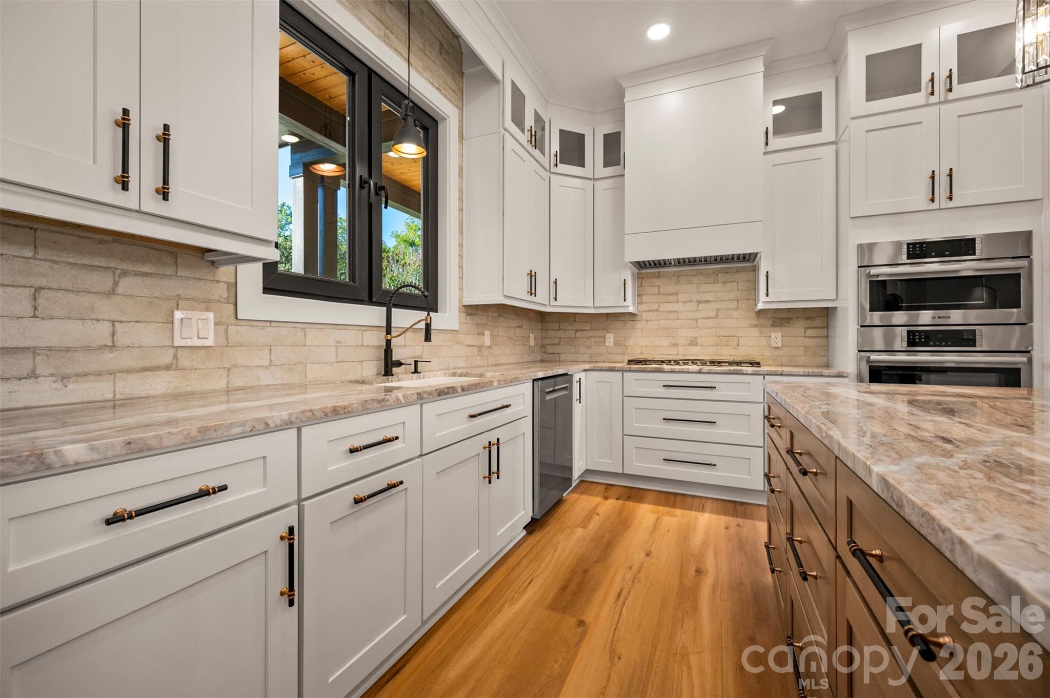 Single Family Residence at 438 Mapleton Lane, Columbus, photo 15 of 47