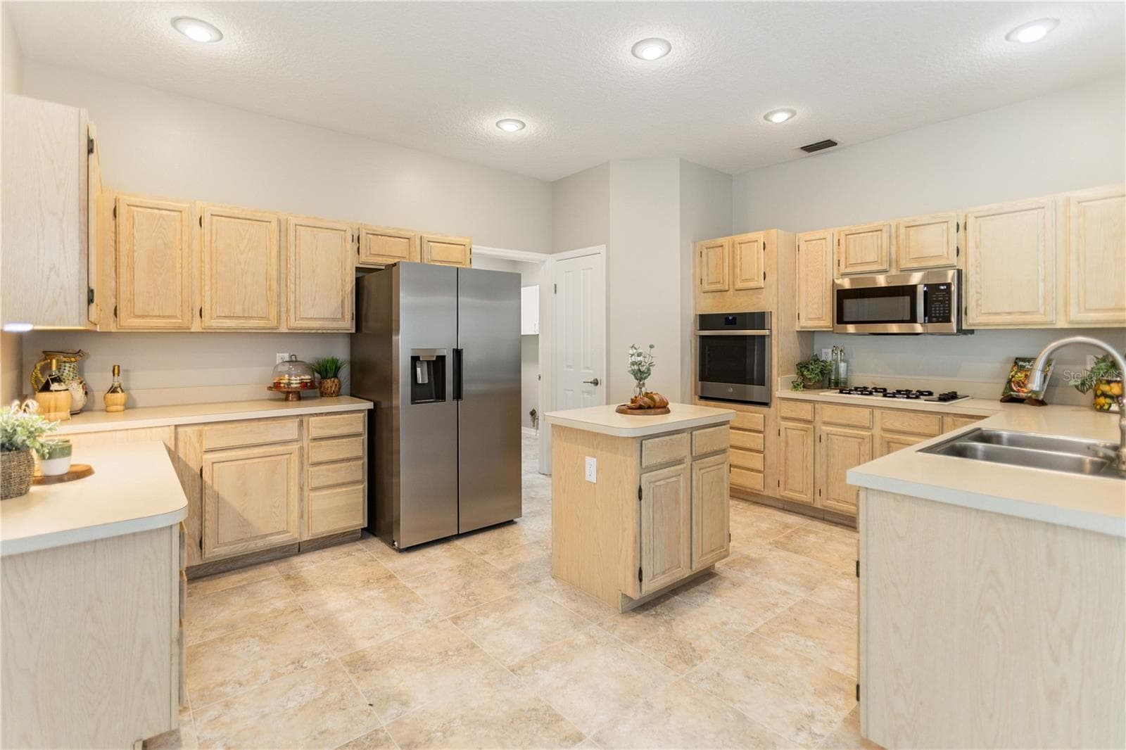 Single Family Residence at 28402 OPENFIELD LOOP, WESLEY CHAPEL, photo 2 of 55