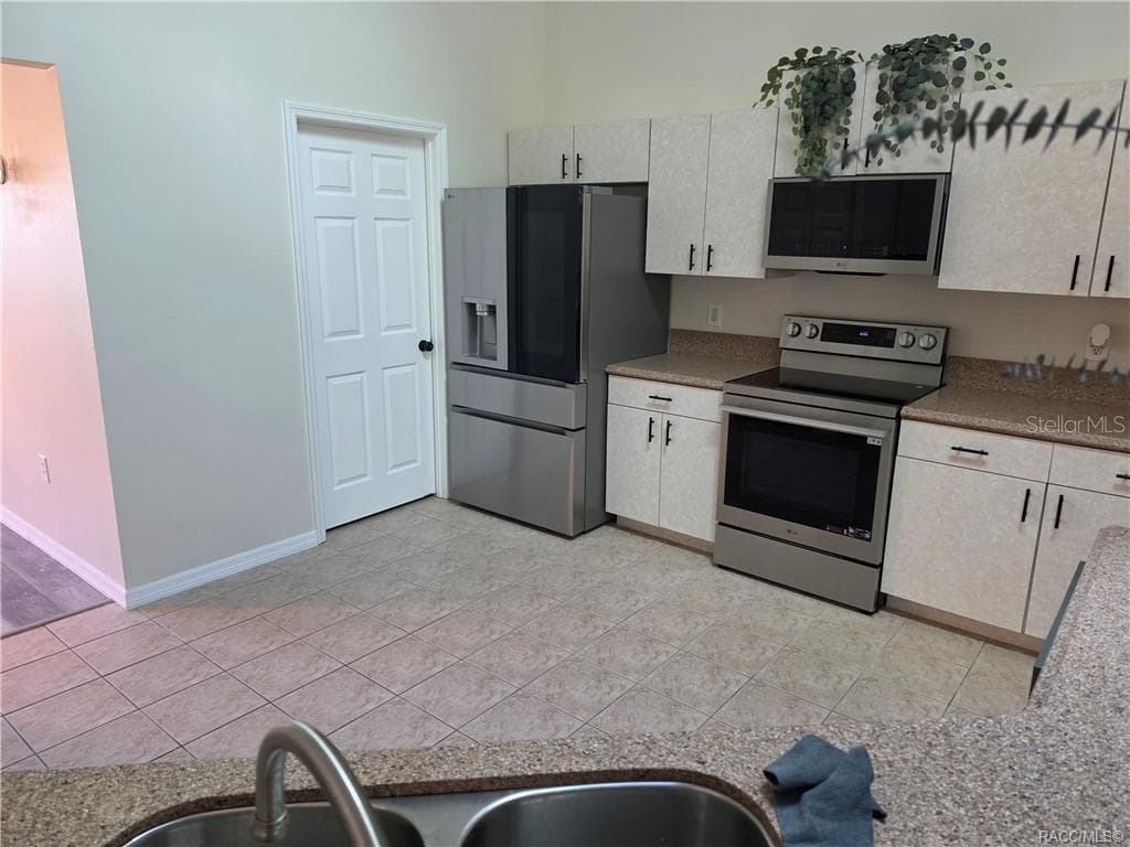 Single Family Residence at 994 E CROWN OF ROSES LOOP, INVERNESS, photo 10 of 27
