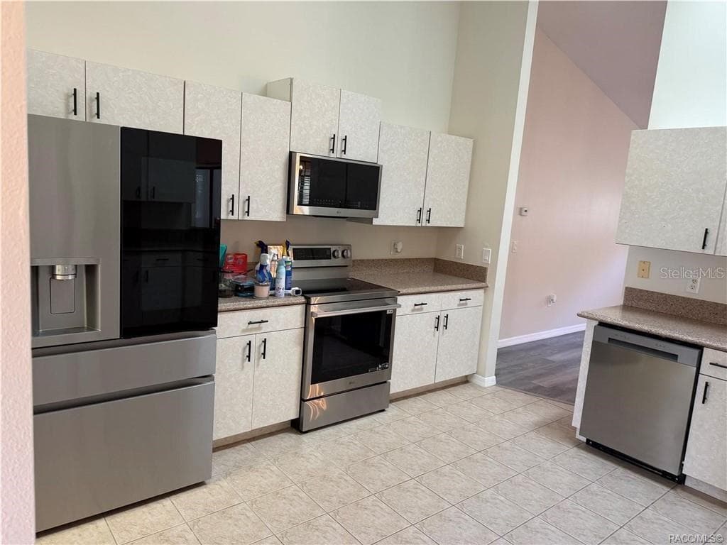 Single Family Residence at 994 E CROWN OF ROSES LOOP, INVERNESS, photo 13 of 27
