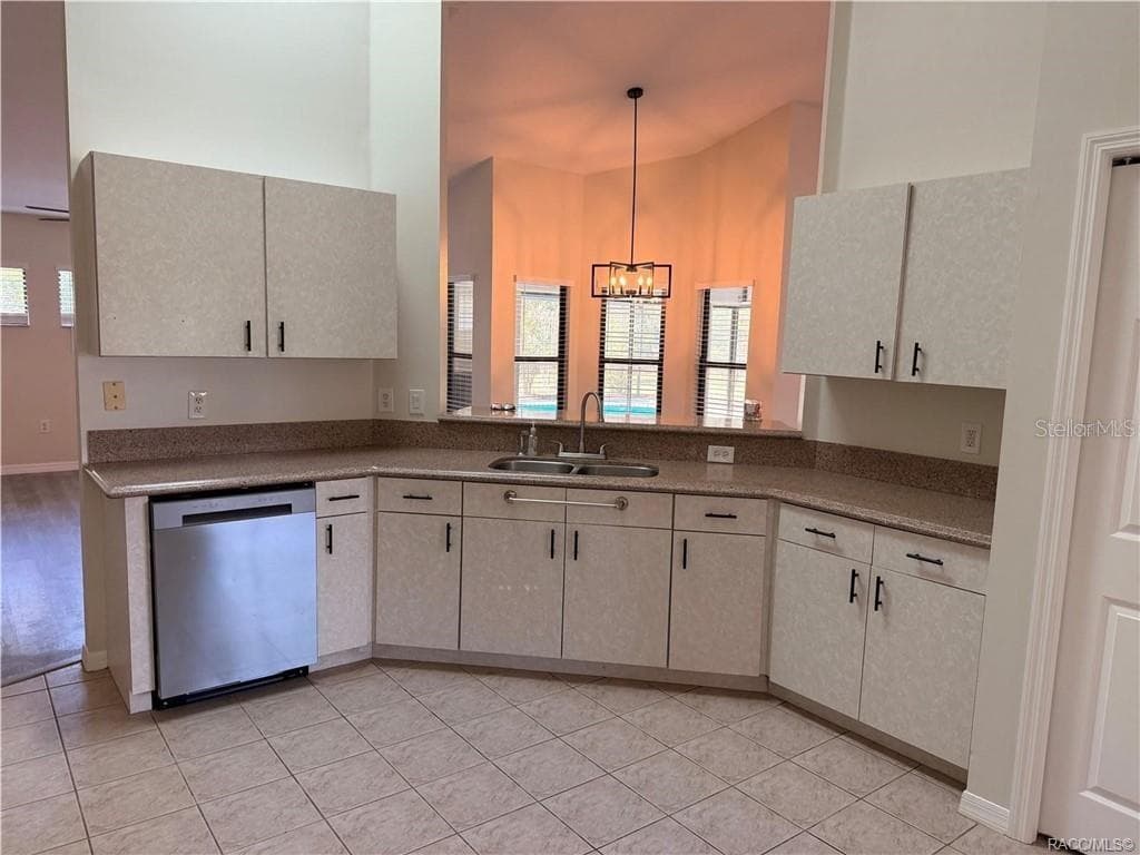 Single Family Residence at 994 E CROWN OF ROSES LOOP, INVERNESS, photo 14 of 27