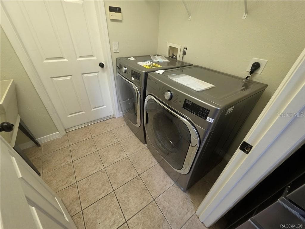 Single Family Residence at 994 E CROWN OF ROSES LOOP, INVERNESS, photo 20 of 27