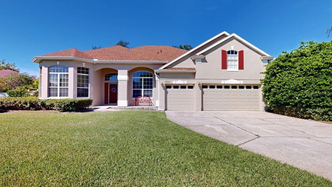 Single Family Residence at 13211 LAKESHORE GROVE DRIVE, WINTER GARDEN, photo 2 of 59