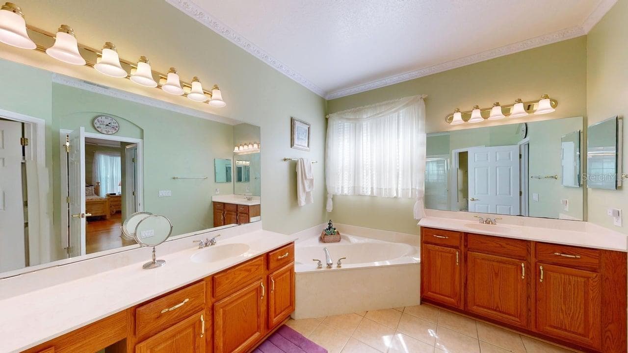 Single Family Residence at 13211 LAKESHORE GROVE DRIVE, WINTER GARDEN, photo 9 of 59