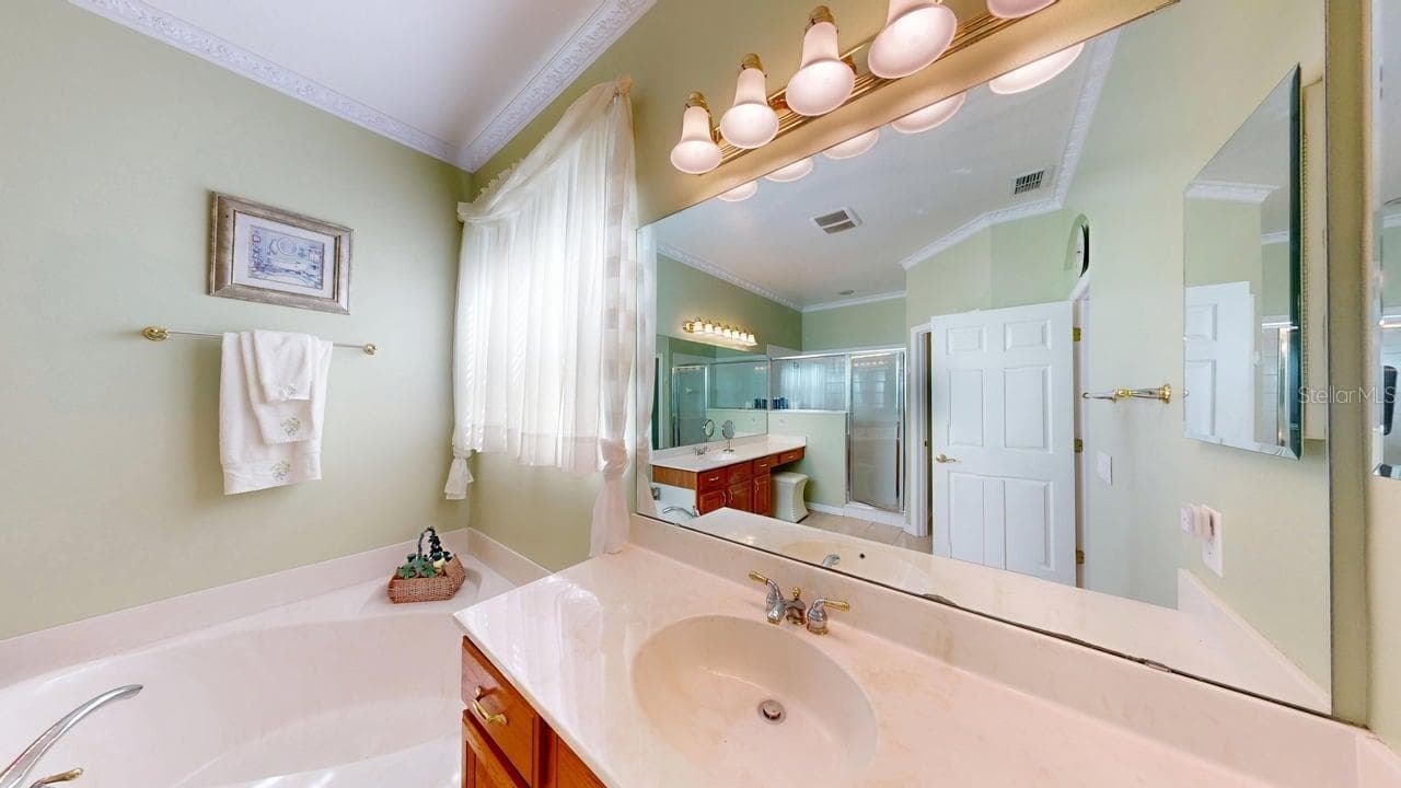 Single Family Residence at 13211 LAKESHORE GROVE DRIVE, WINTER GARDEN, photo 20 of 59