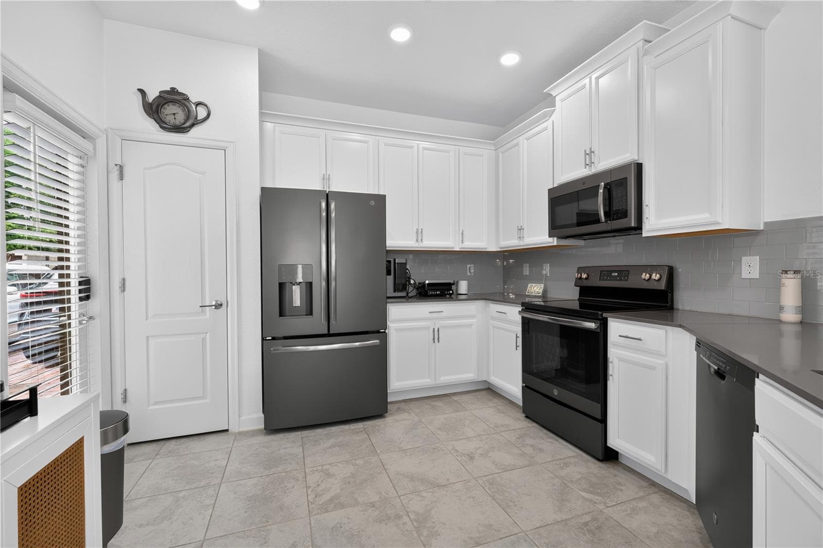 Townhouse at 1359 SHINNECOCK HILLS DR, DAVENPORT, photo 14 of 40