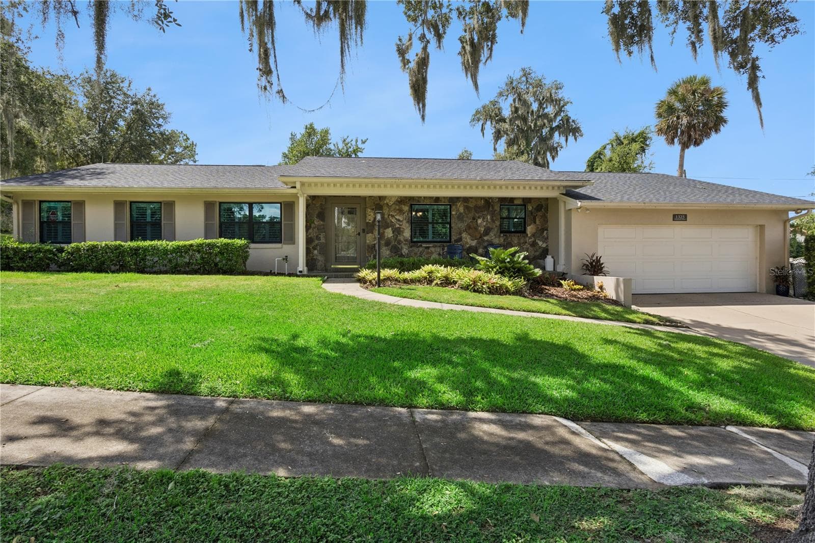 1325 OVERLOOK DR