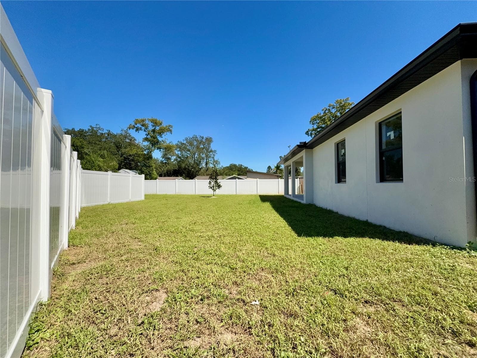 Single Family Residence at 707 W COUNTRY CLUB DR, TAMPA, photo 33 of 35