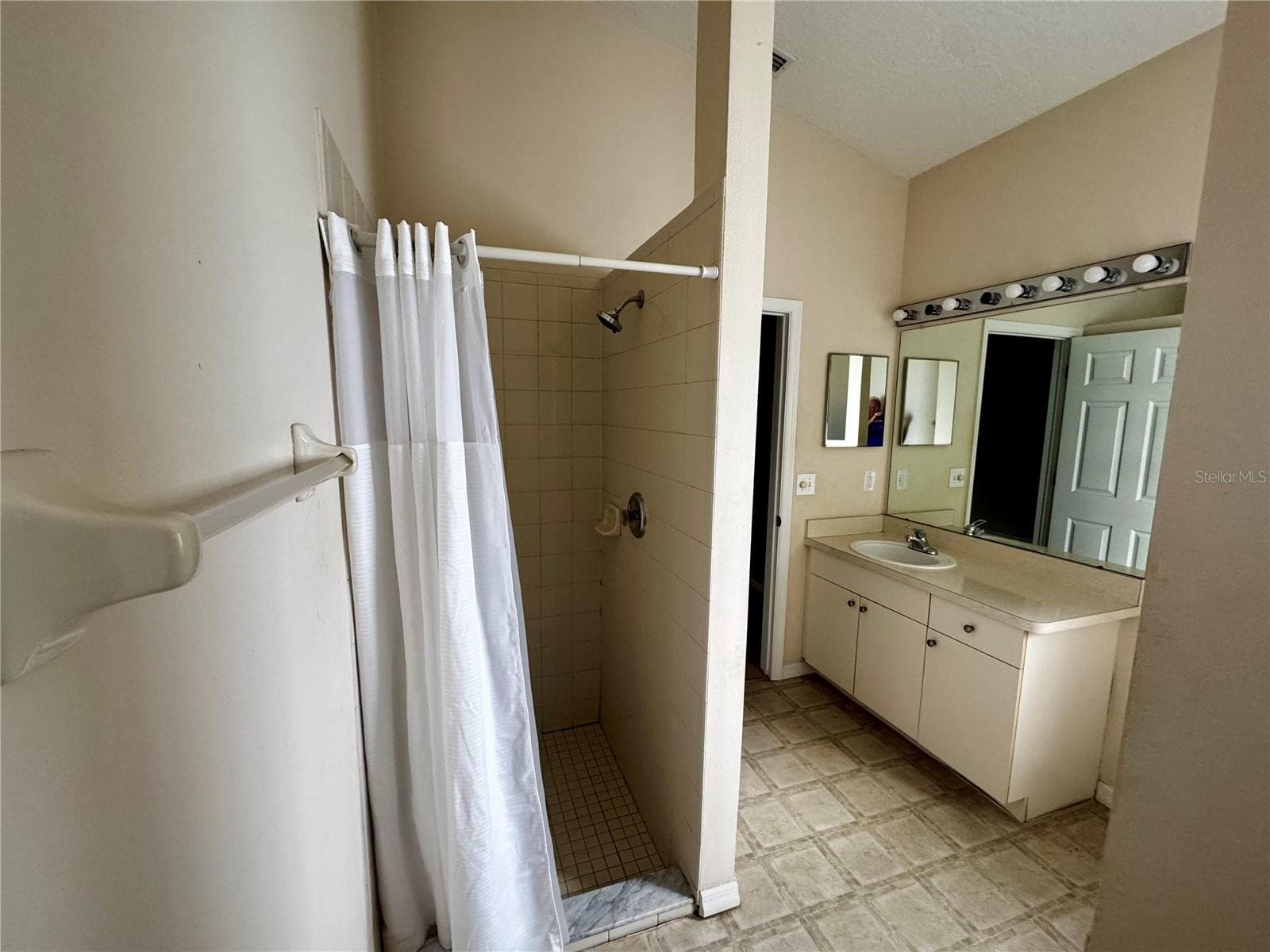 Primary bathroom - 5912 33RD DR E, PALMETTO