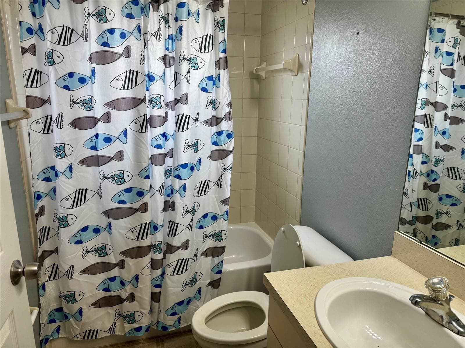 Guest bathroom - 5912 33RD DR E, PALMETTO