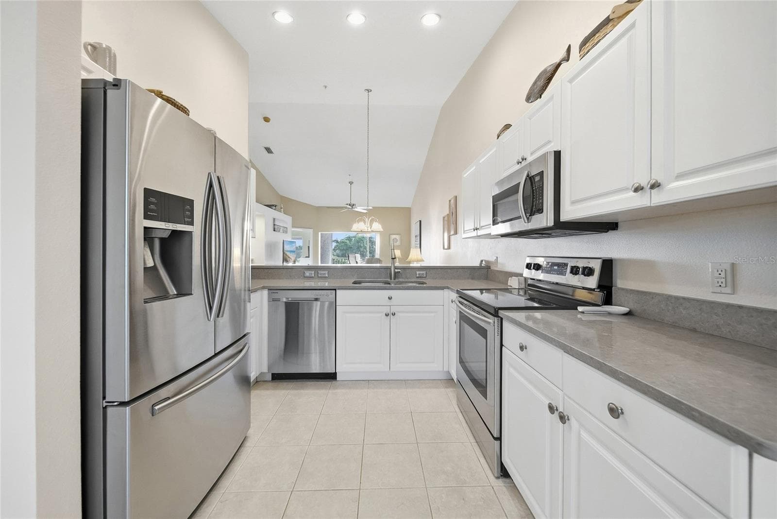 Condominium at 5320 HYLAND HILLS AVE #2222, SARASOTA, photo 14 of 49
