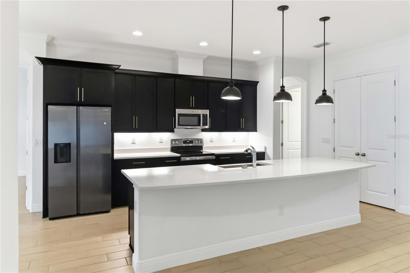 Single Family Residence at 4028 SALIDA DELSOL DR, SUN CITY CENTER, photo 9 of 47