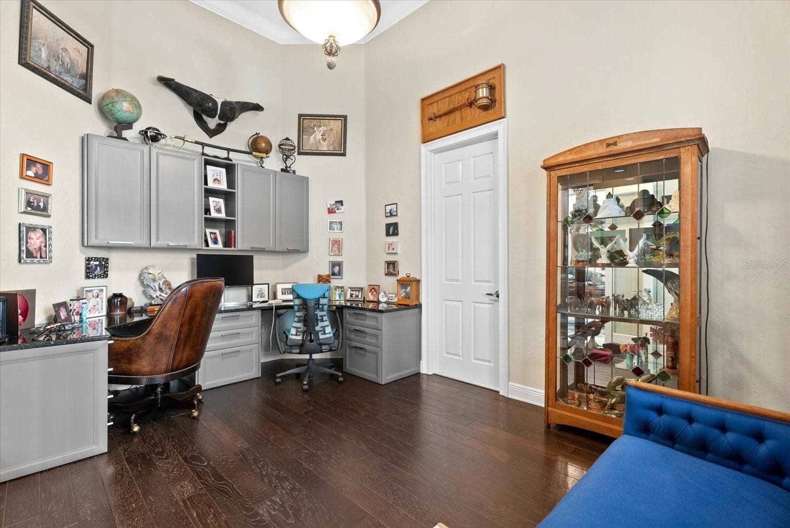 Located immediately to the right of the front entry lobby, you'll find a private office with wood floors, custome built-ins and entry to the hall leading to the garage on the northeast side of the home - 520 RYE RD NE, BRADENTON