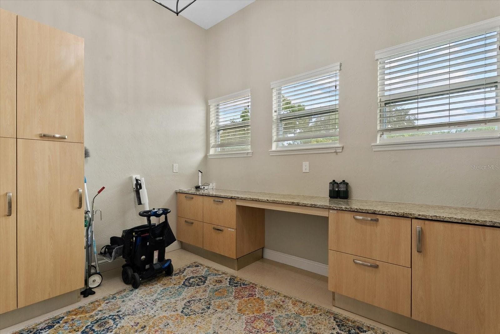 A nice bonus room for anyone who needs craft space, a study nook for the kids, or an exercise room - 520 RYE RD NE, BRADENTON