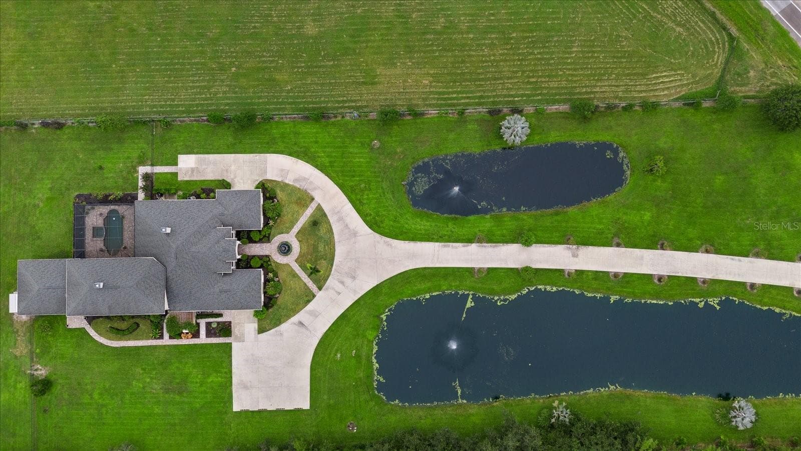 A direct view down on the home and entry lakes - 520 RYE RD NE, BRADENTON