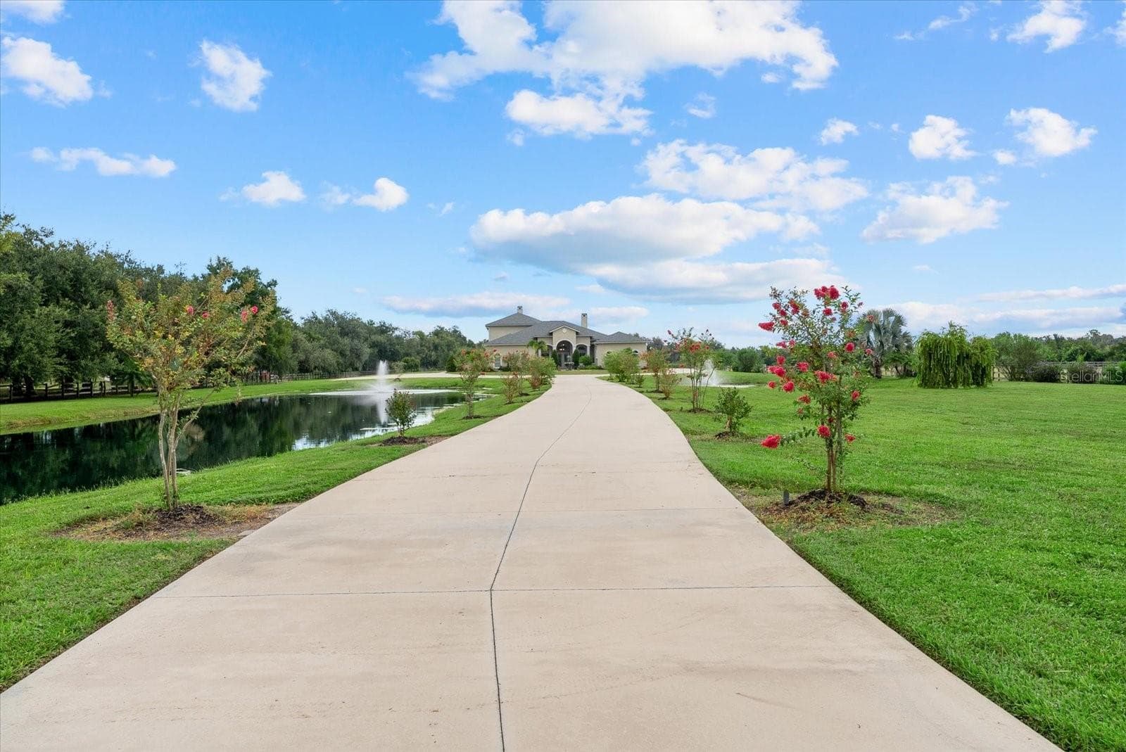 Welcome home! - 520 RYE RD NE, BRADENTON