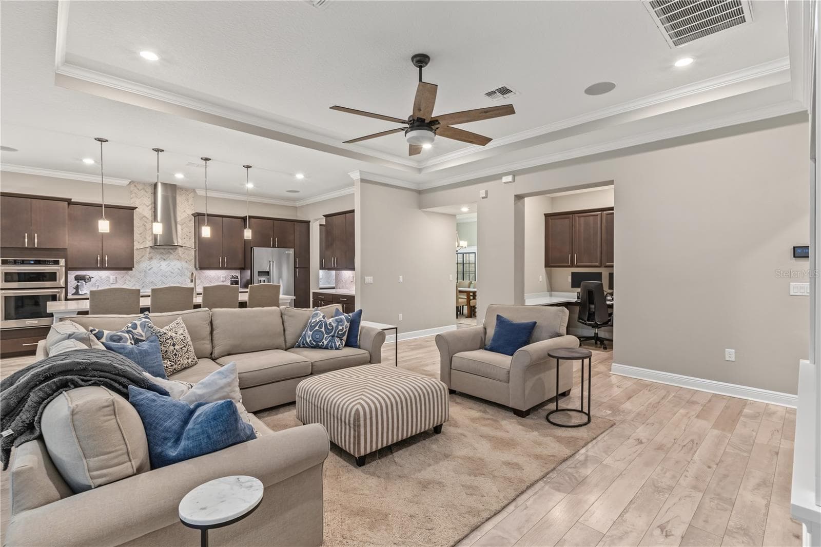 Single Family Residence at 8037 LUDINGTON CIR, ORLANDO, photo 7 of 63
