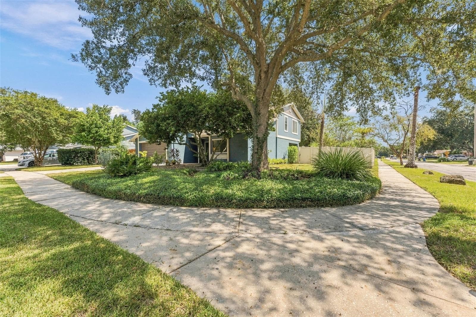 Single Family Residence at 15801 COUNTRY LAKE DR, TAMPA, photo 3 of 50