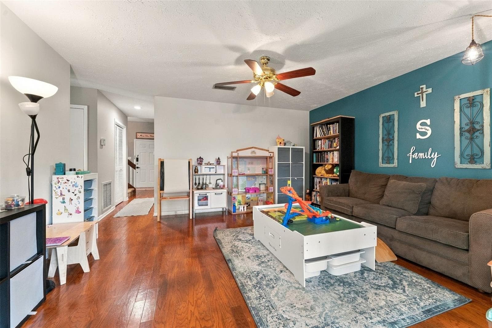 Single Family Residence at 15801 COUNTRY LAKE DR, TAMPA, photo 14 of 50