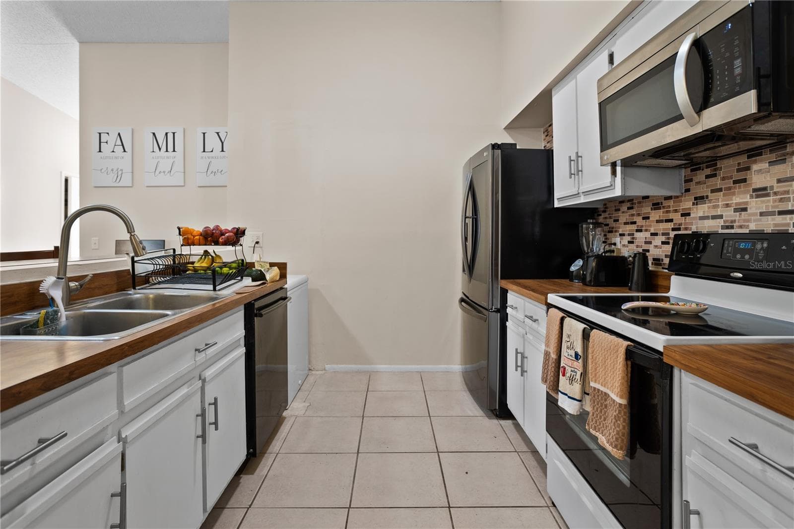 Kitchen with newer Microhood - 167 CLEAR LAKE CIR, SANFORD