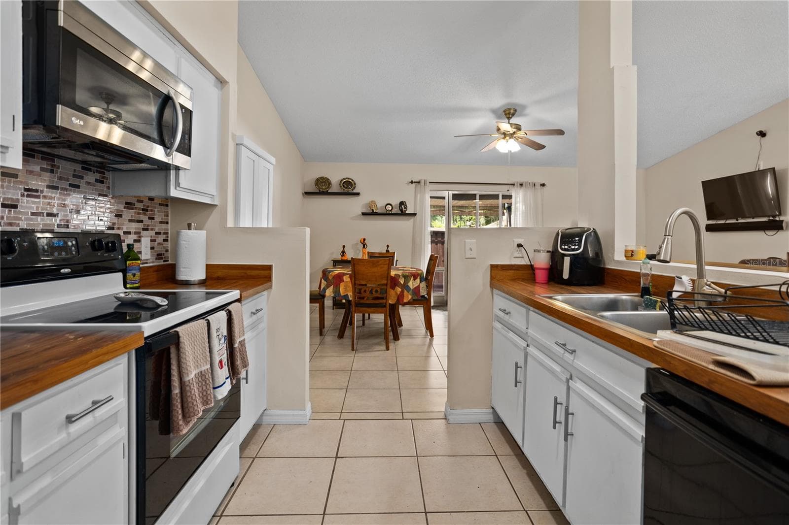 Kitchen view to dining area - 167 CLEAR LAKE CIR, SANFORD