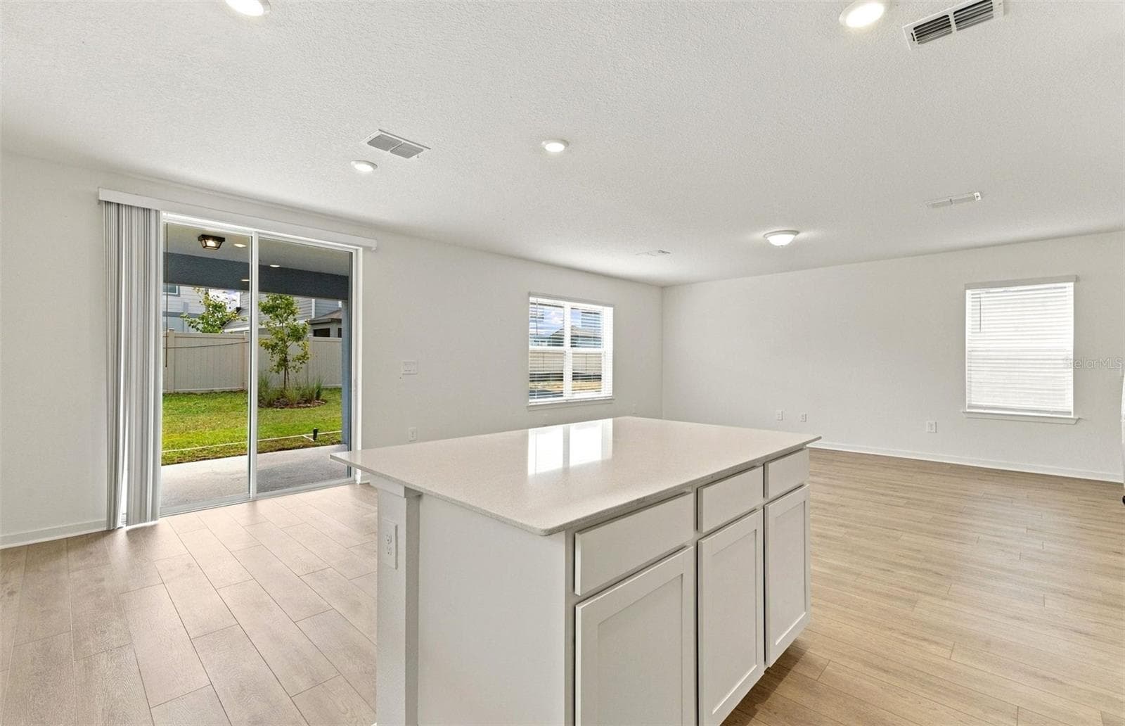 Center Island with Storage - 1543 HARTRIDGE CT, LAKE ALFRED