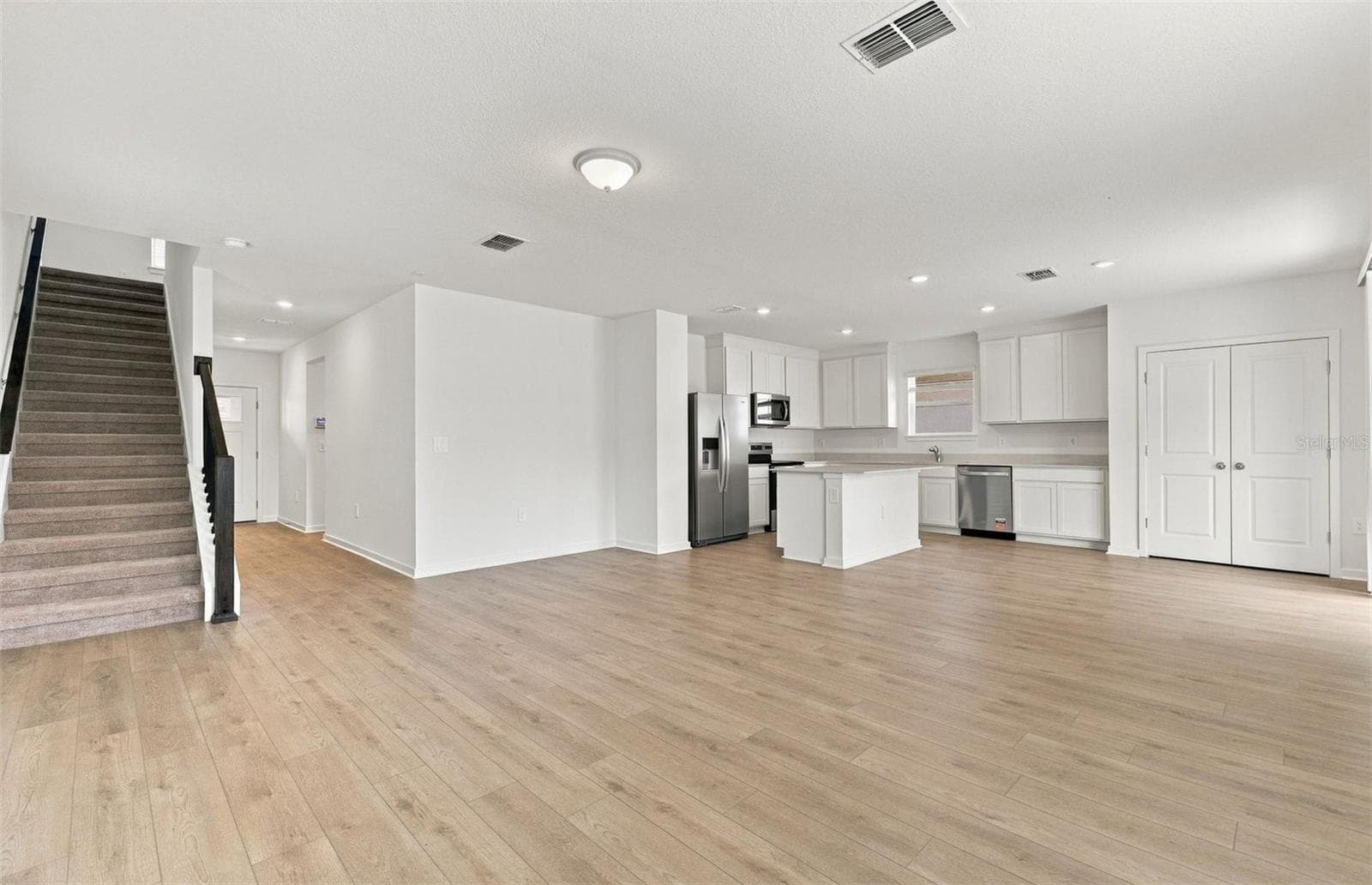 Spacious Gathering Room - 1543 HARTRIDGE CT, LAKE ALFRED