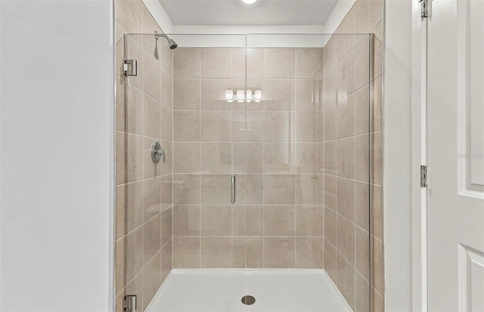 Owner's Walk-in Shower - 1543 HARTRIDGE CT, LAKE ALFRED