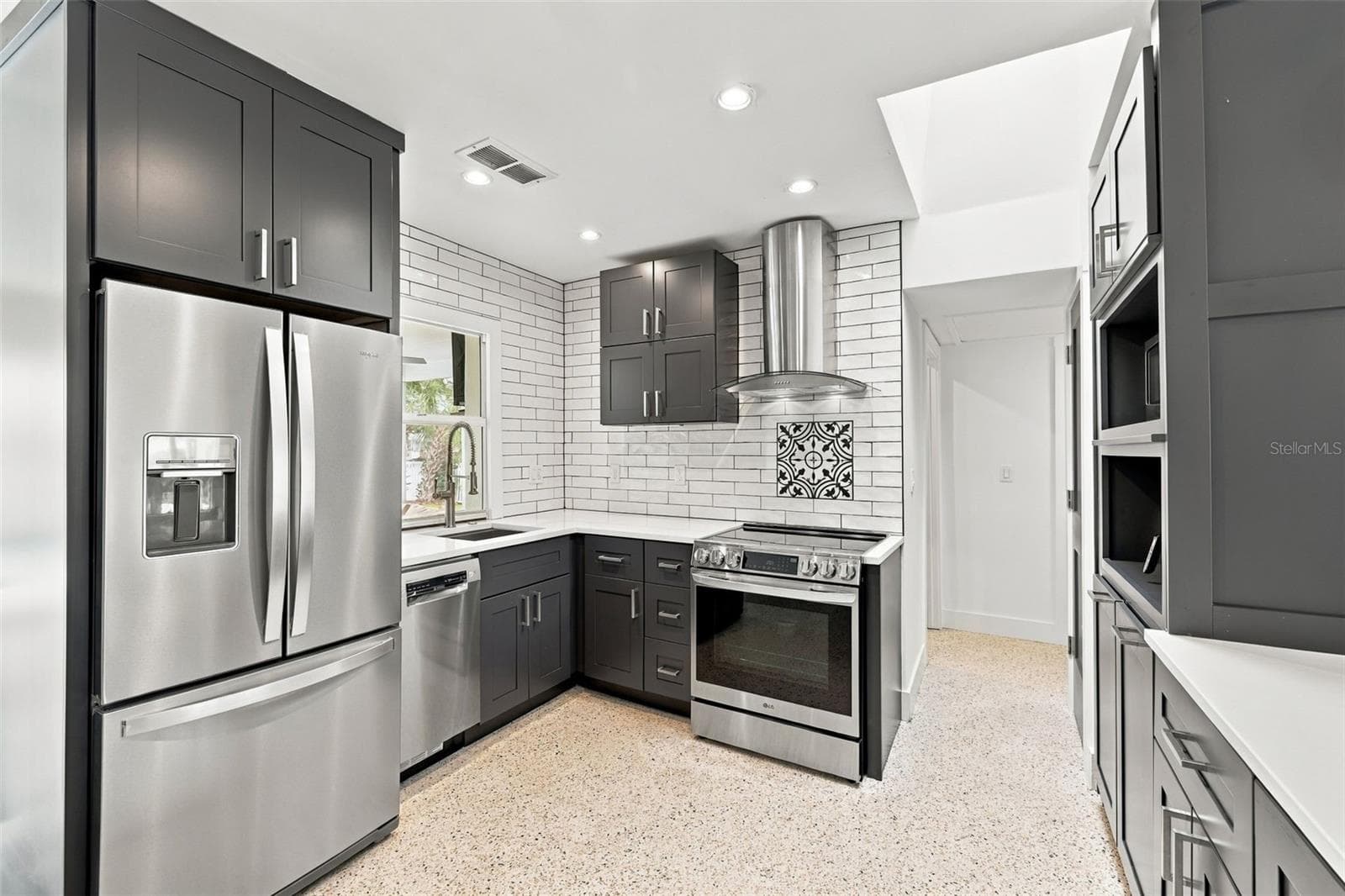 Single Family Residence at 2440 S SHORE DR SE, ST PETERSBURG, photo 15 of 75