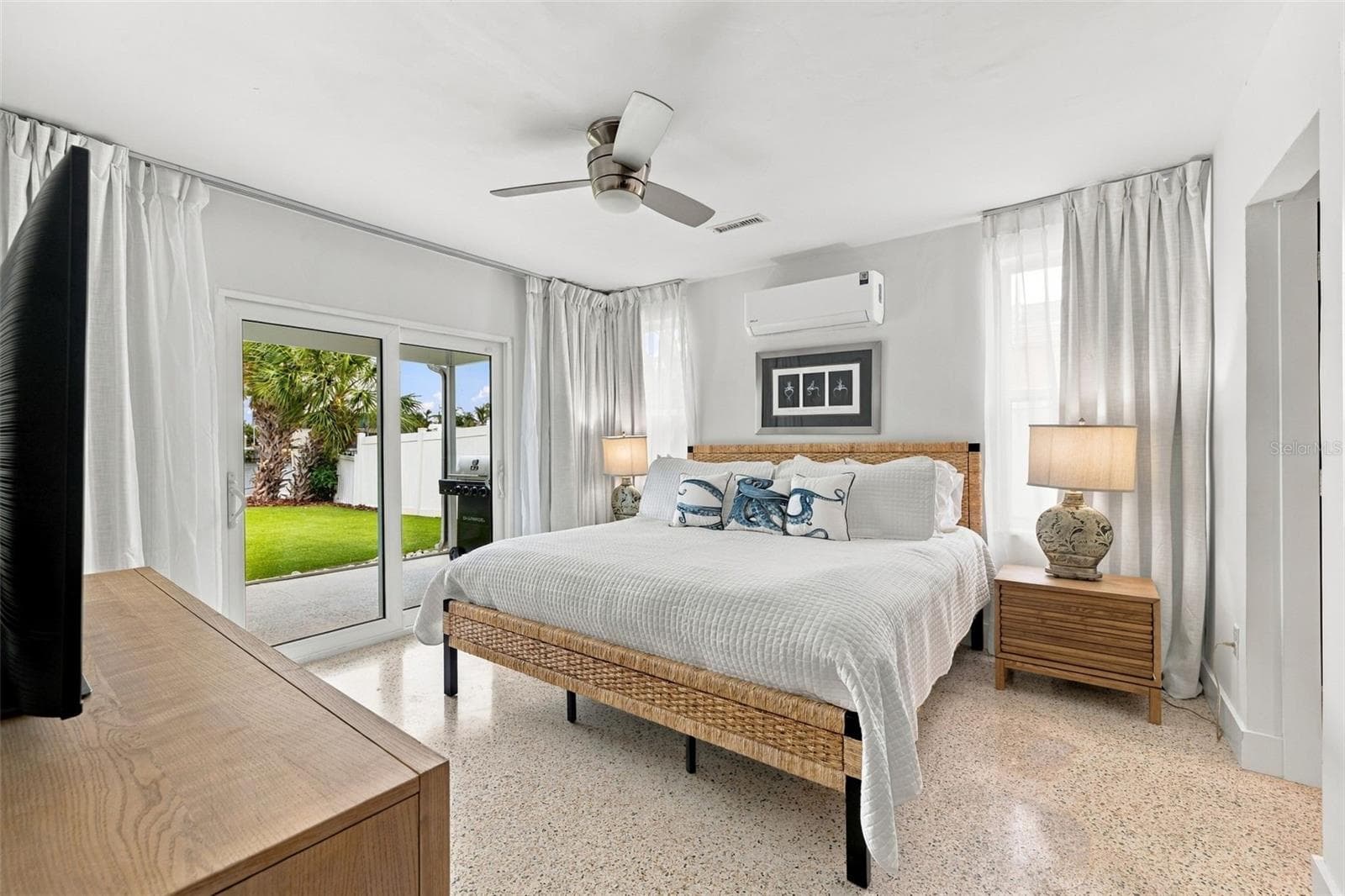 Single Family Residence at 2440 S SHORE DR SE, ST PETERSBURG, photo 25 of 75