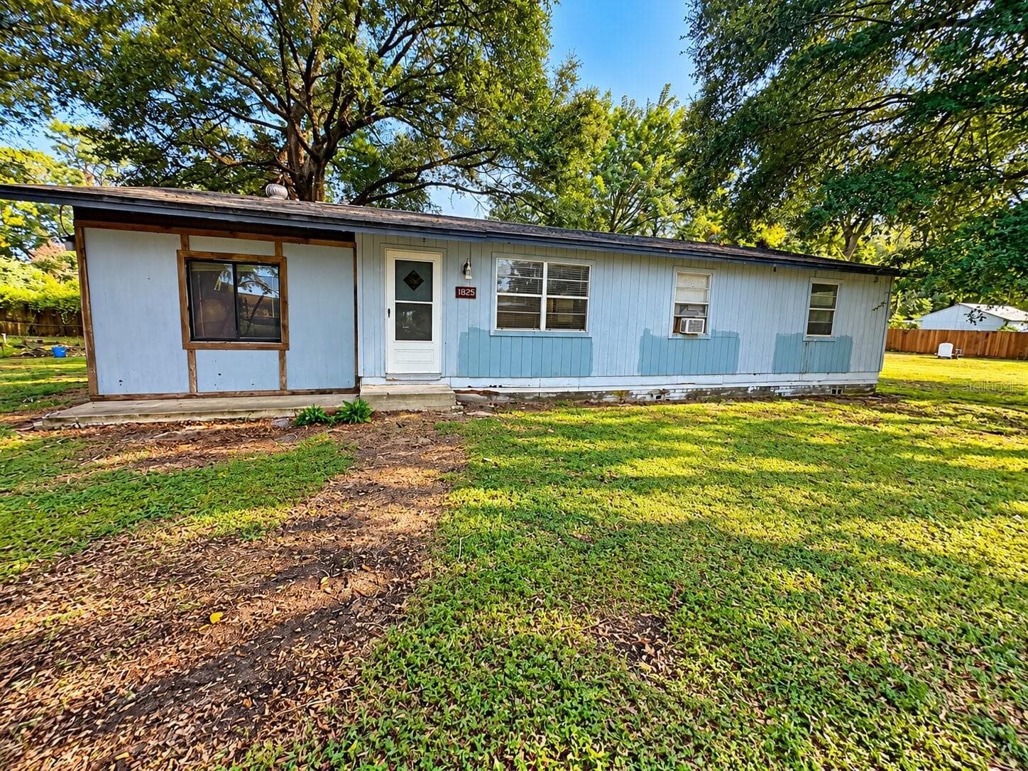 1825 HUGGINS DR