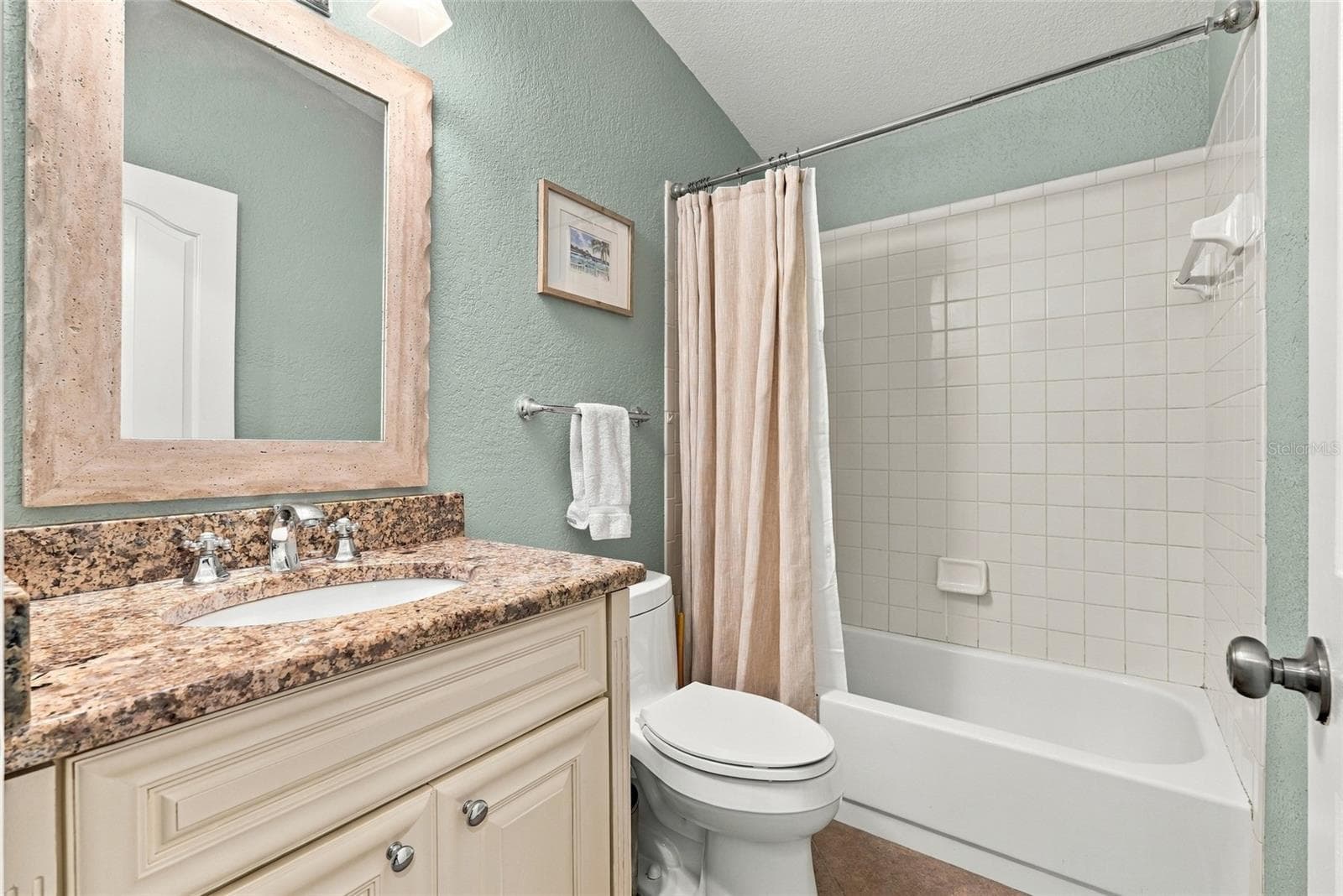 updated upstairs guest full bathroom with shower tub combo. - 629 SEGOVIA CT NE #405, ST PETERSBURG